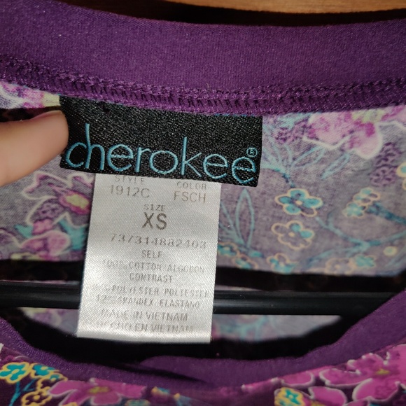 Scrub Top - Picture 3 of 4